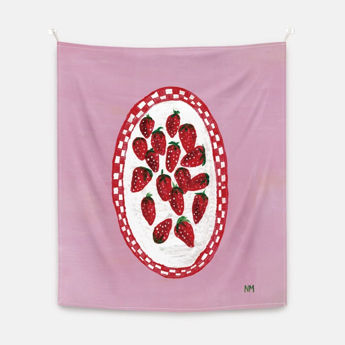 뚜누 낸시 맥키 작가 Plate of strawberries 패브릭 포스터 대형