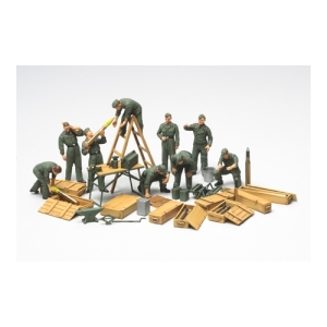 TA32547 1/48 WWII German Soldiers Field Maintenance Set