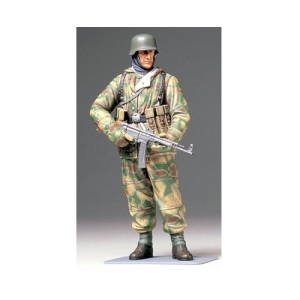 TA36304&amp;nbsp;1/16 WWII German Infantryman Winter Uniform