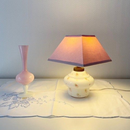 Vintage petit floral opaline lamp