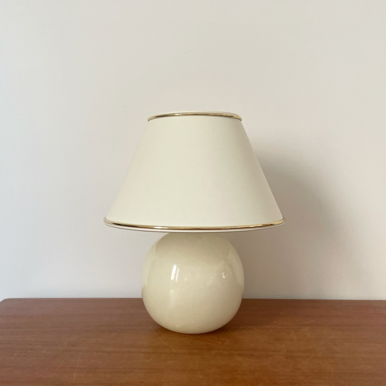 Vintage round marble table lamp