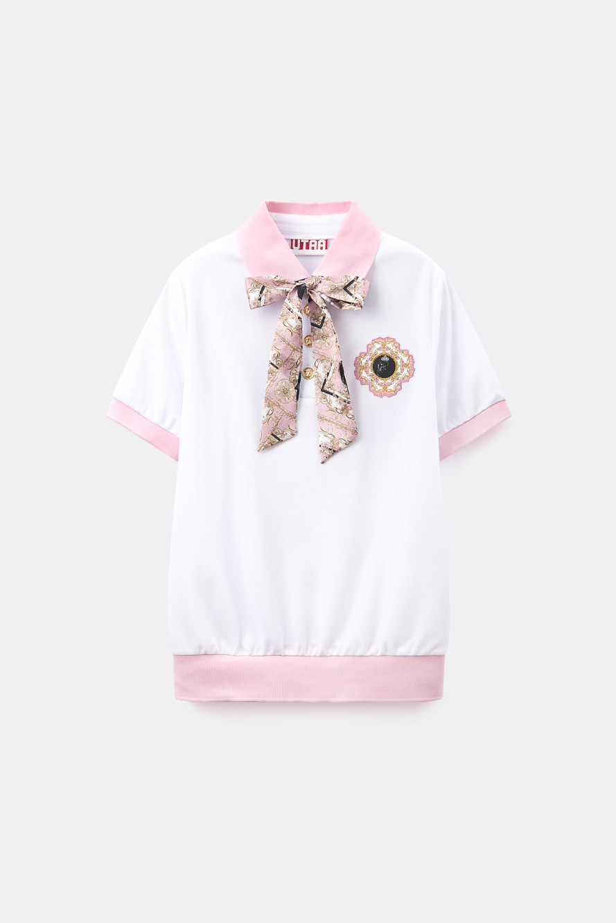 Áo golf nữ UTAA tay ngắn màu trắng viền hồng nhạt có nơ họa tiết và huy hiệu baroque