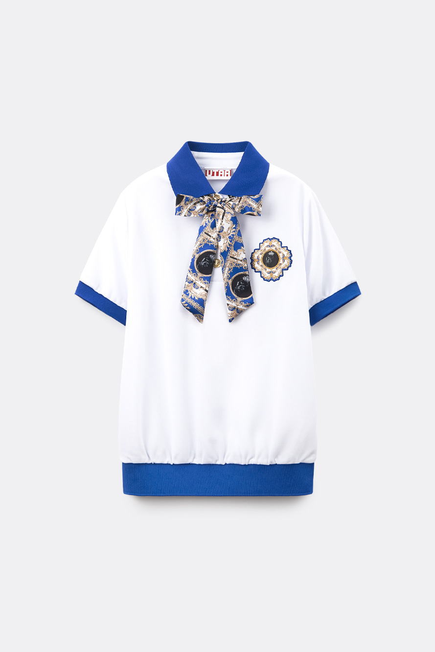 Áo golf nữ UTAA trắng cổ trụ xanh dương kèm nơ họa tiết Baroque, tay ngắn viền xanh, phong cách sang trọng