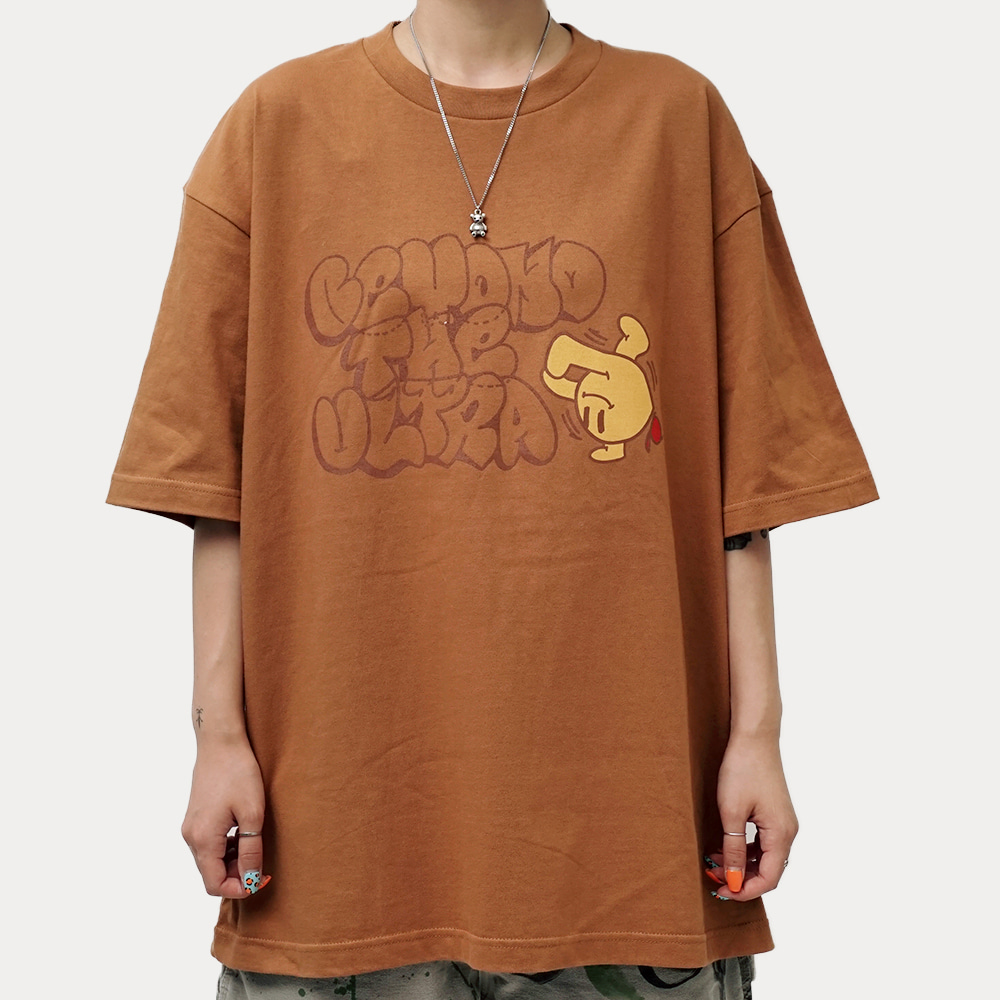 DOODLE LETTERING SHORT SLEEVED CAMEL