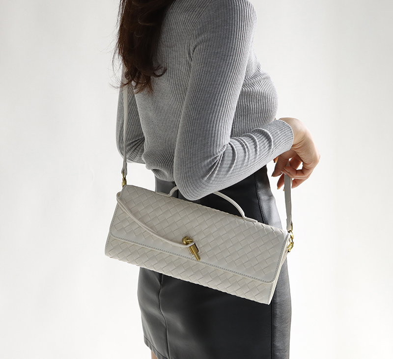 악세사리 모델 착용 이미지-S1L28