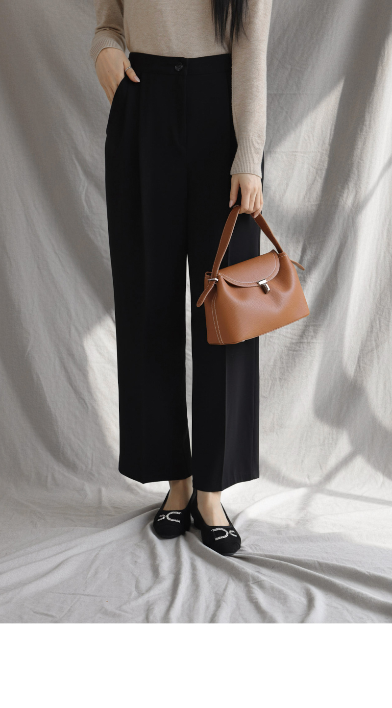 가방 모델 착용 이미지-S1L6