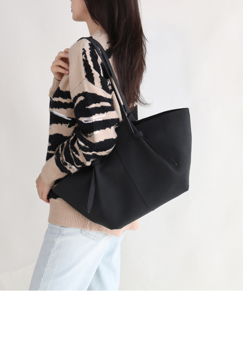 가방 모델 착용 이미지-S1L20