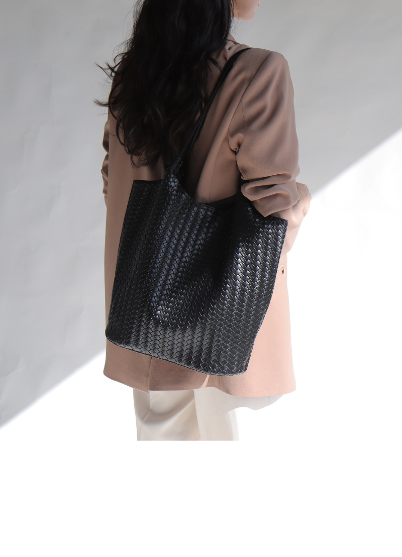 가방 모델 착용 이미지-S1L30