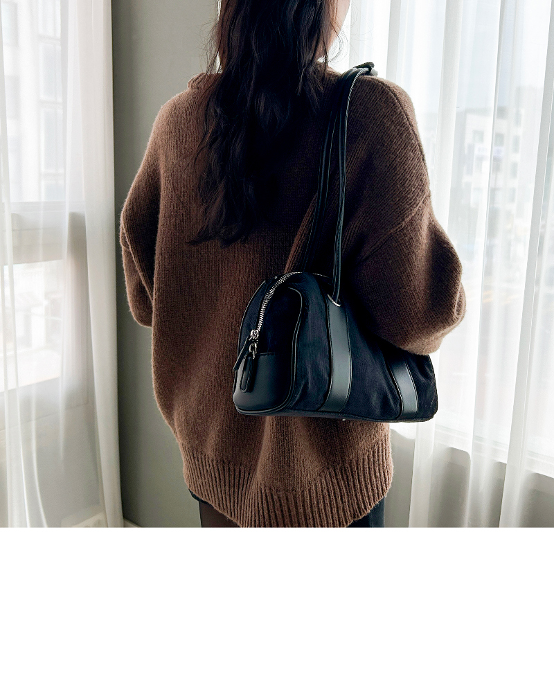 가방 모델 착용 이미지-S6L2