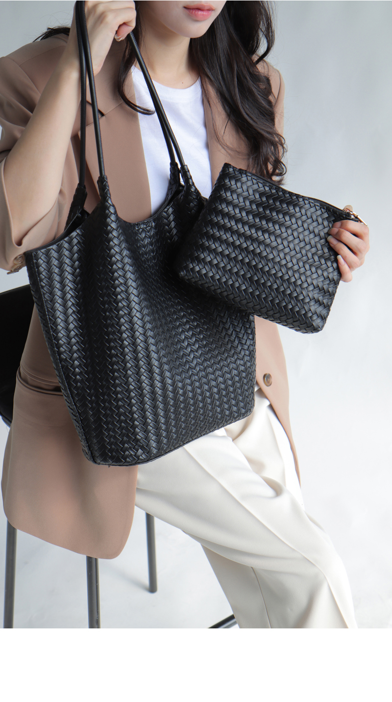 가방 모델 착용 이미지-S1L23