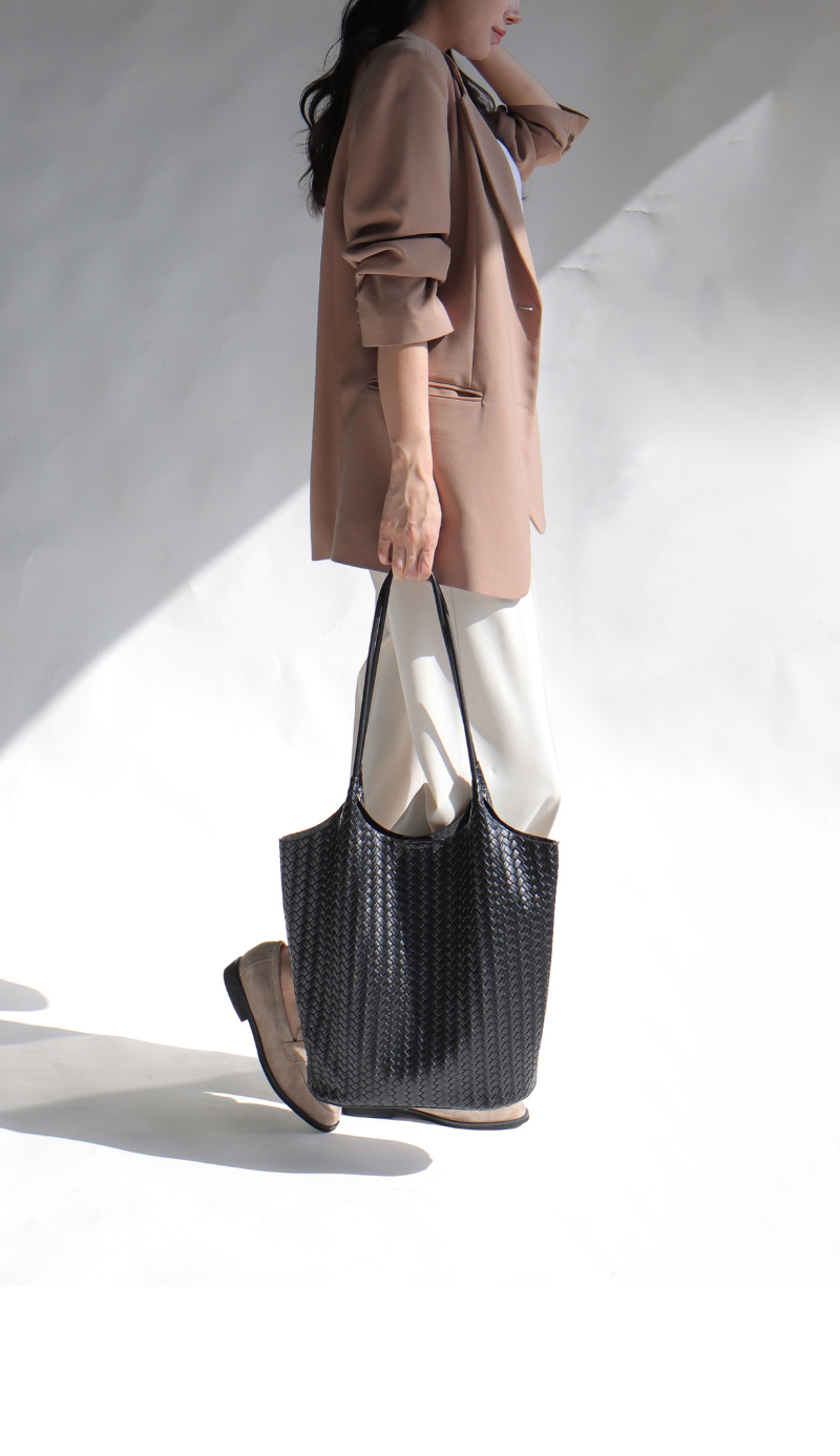 가방 모델 착용 이미지-S1L19