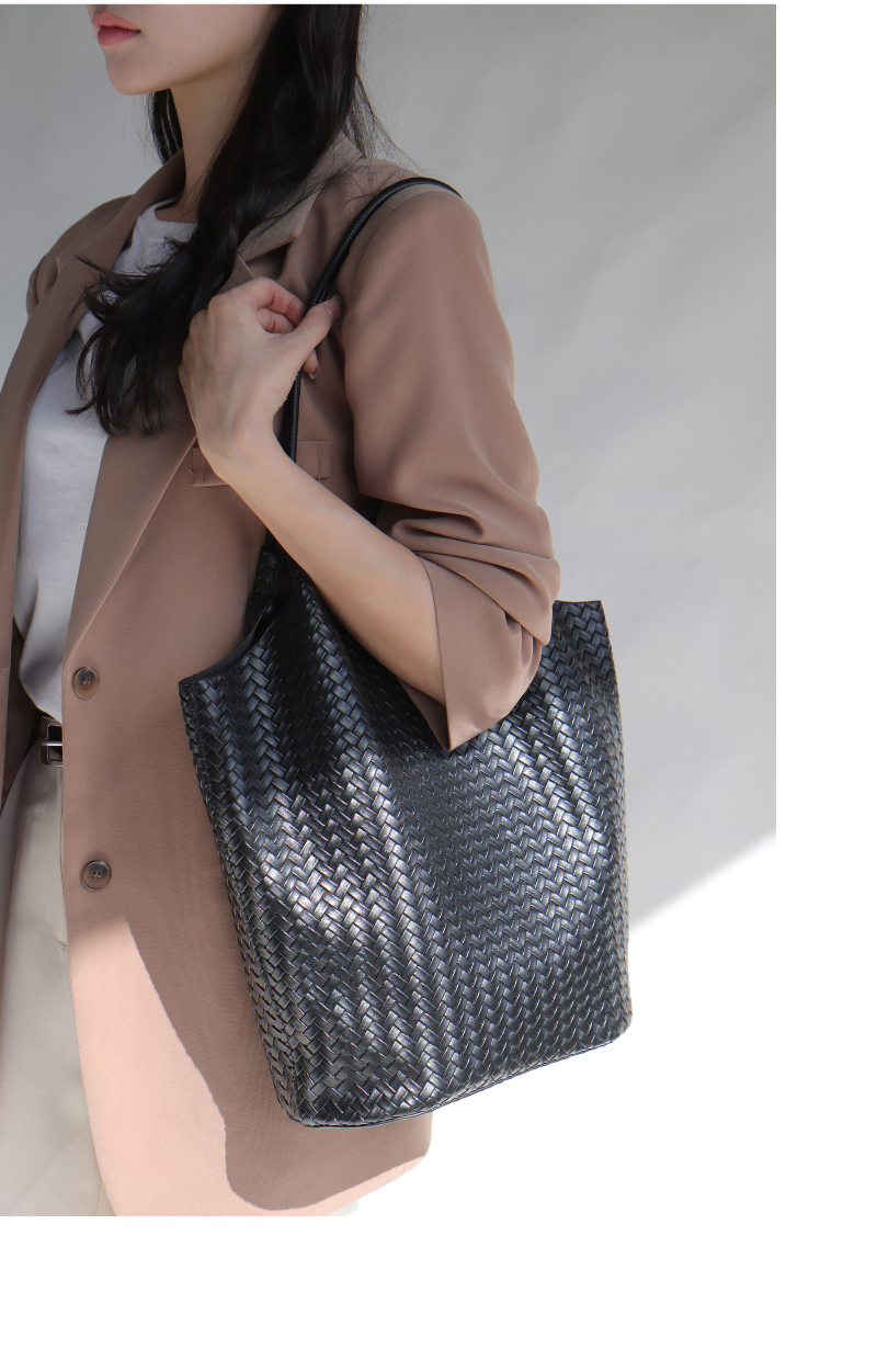 가방 모델 착용 이미지-S1L29