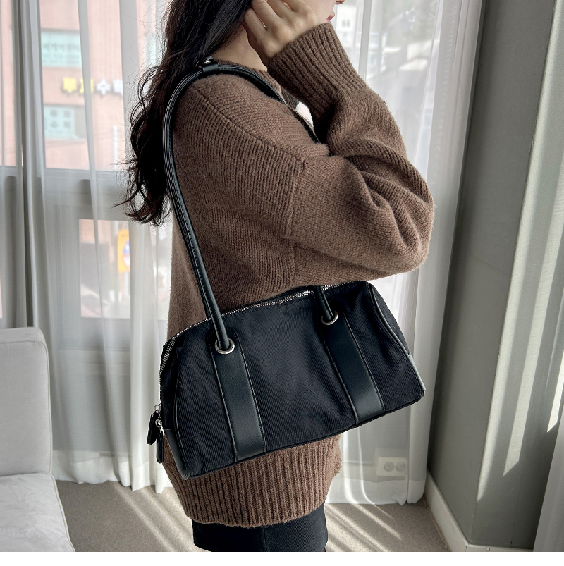 가방 모델 착용 이미지-S1L22