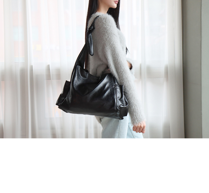 가방 모델 착용 이미지-S1L16