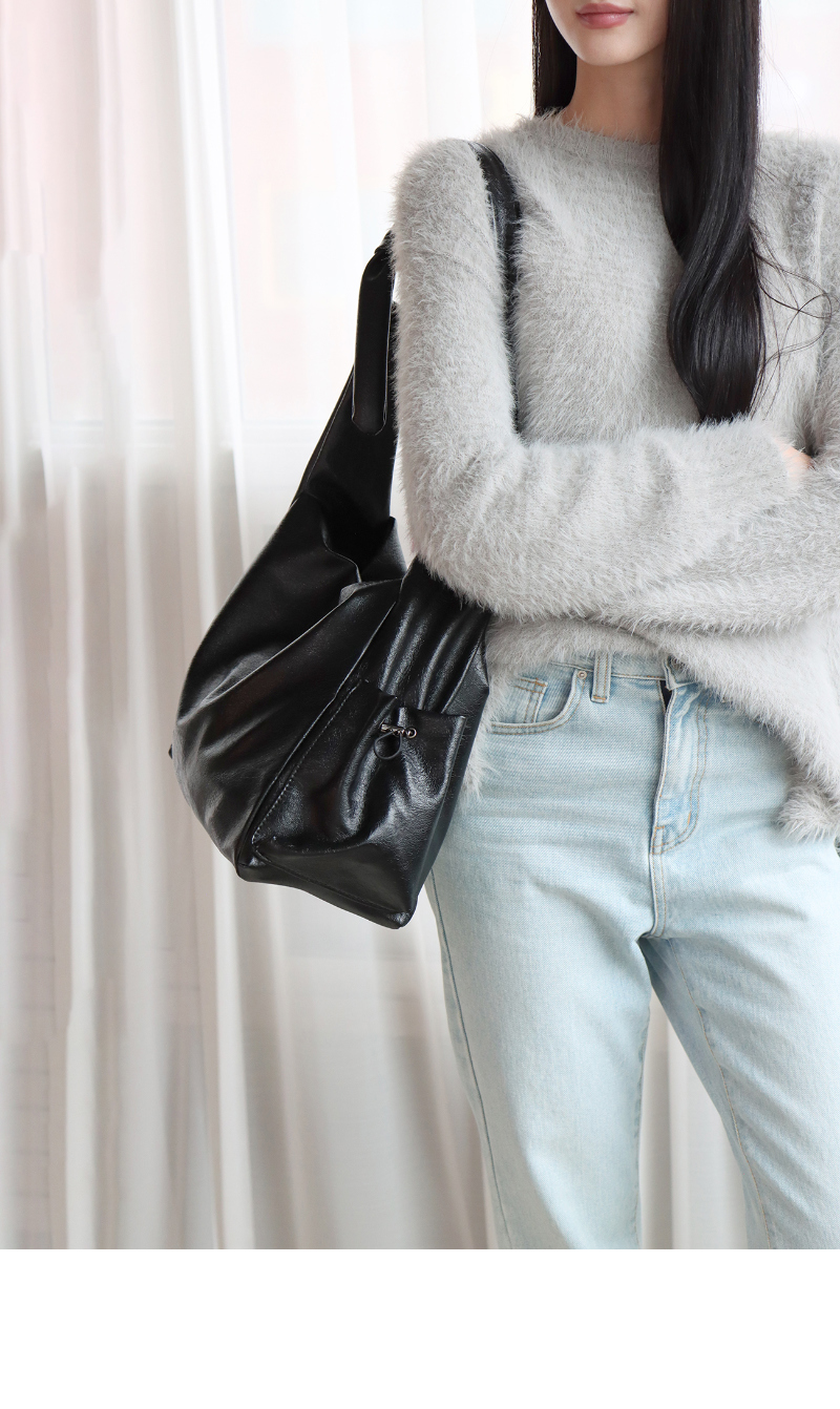 가방 모델 착용 이미지-S1L10