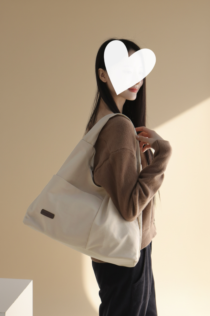 가방 모델 착용 이미지-S1L7