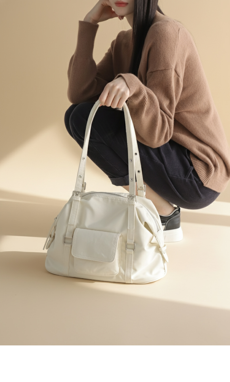 가방 모델 착용 이미지-S1L10