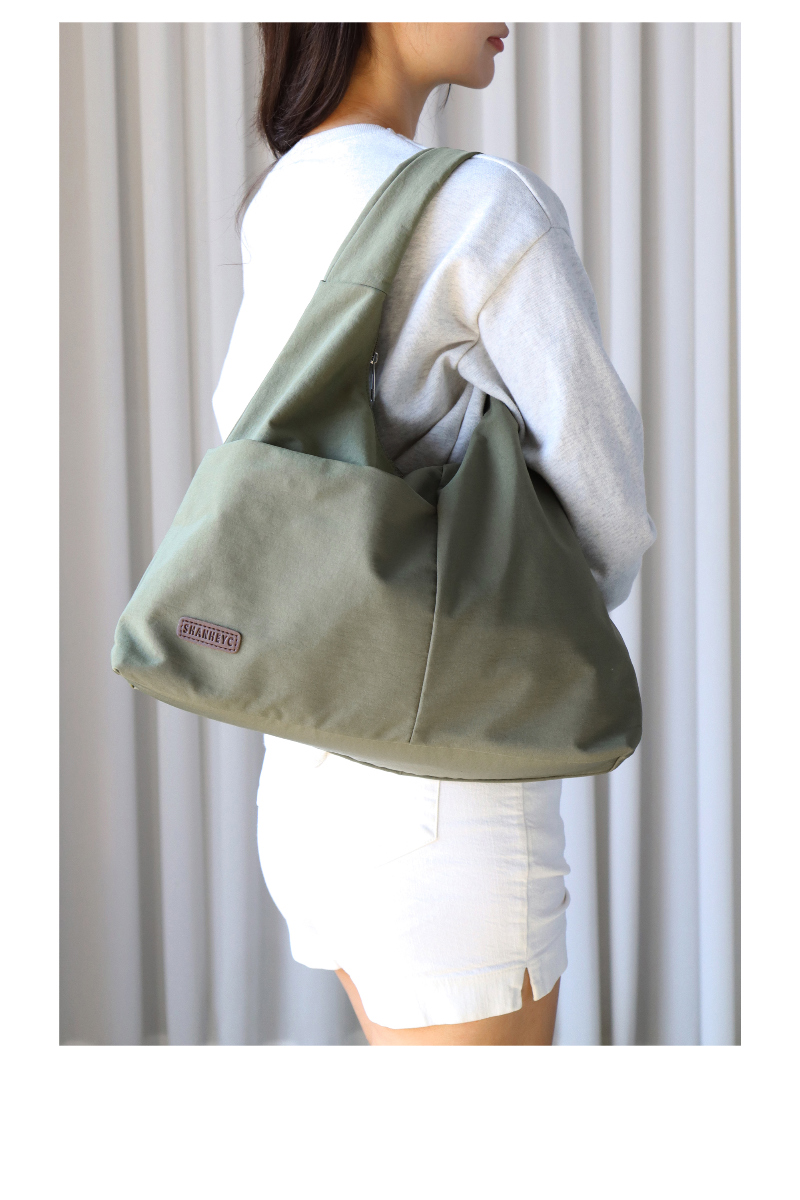 가방 모델 착용 이미지-S1L25