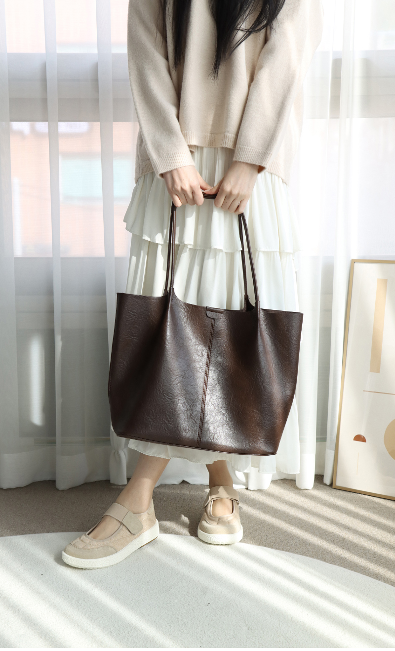 가방 모델 착용 이미지-S4L1