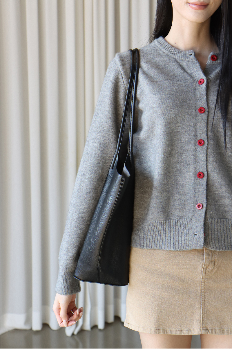 가방 모델 착용 이미지-S4L6