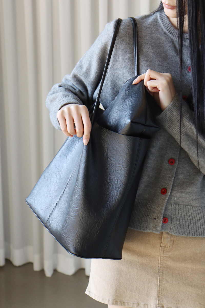 가방 모델 착용 이미지-S4L10