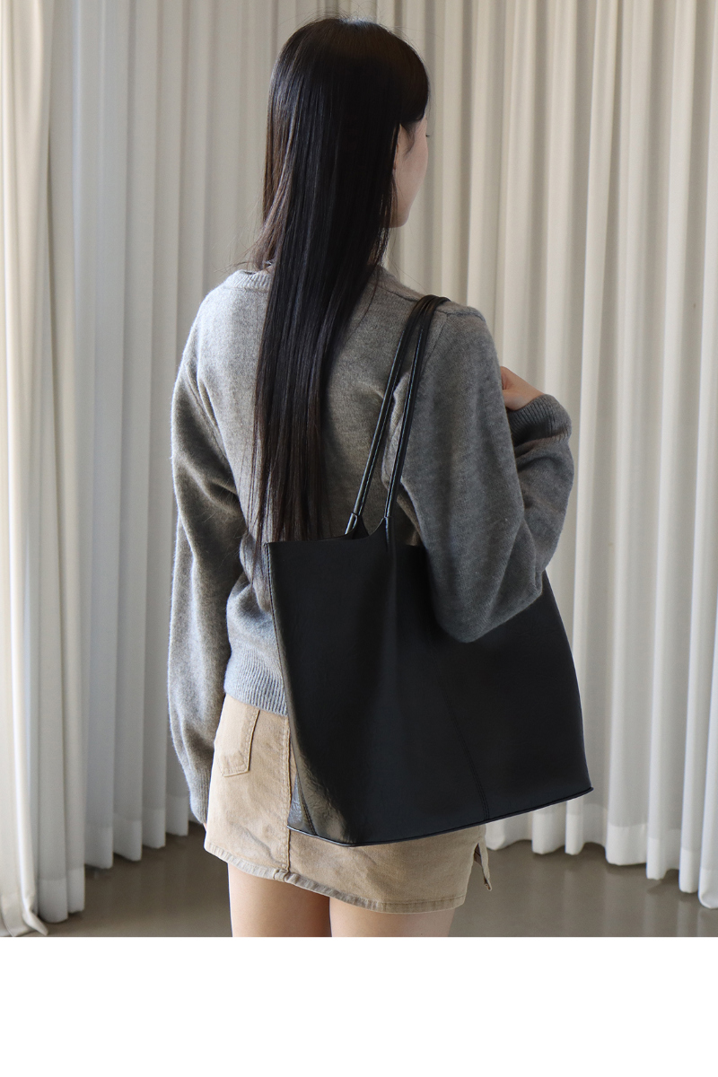 가방 모델 착용 이미지-S4L7