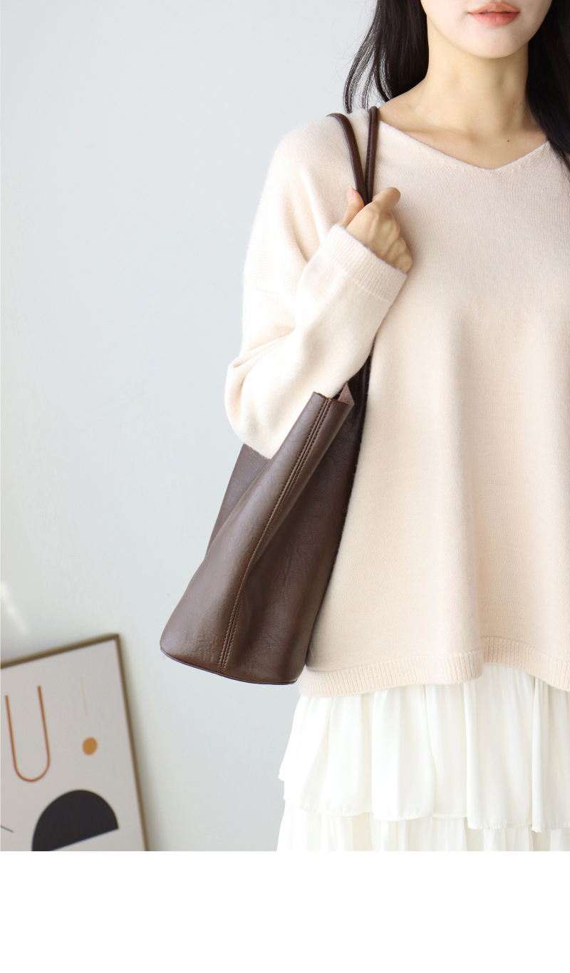 가방 모델 착용 이미지-S1L7