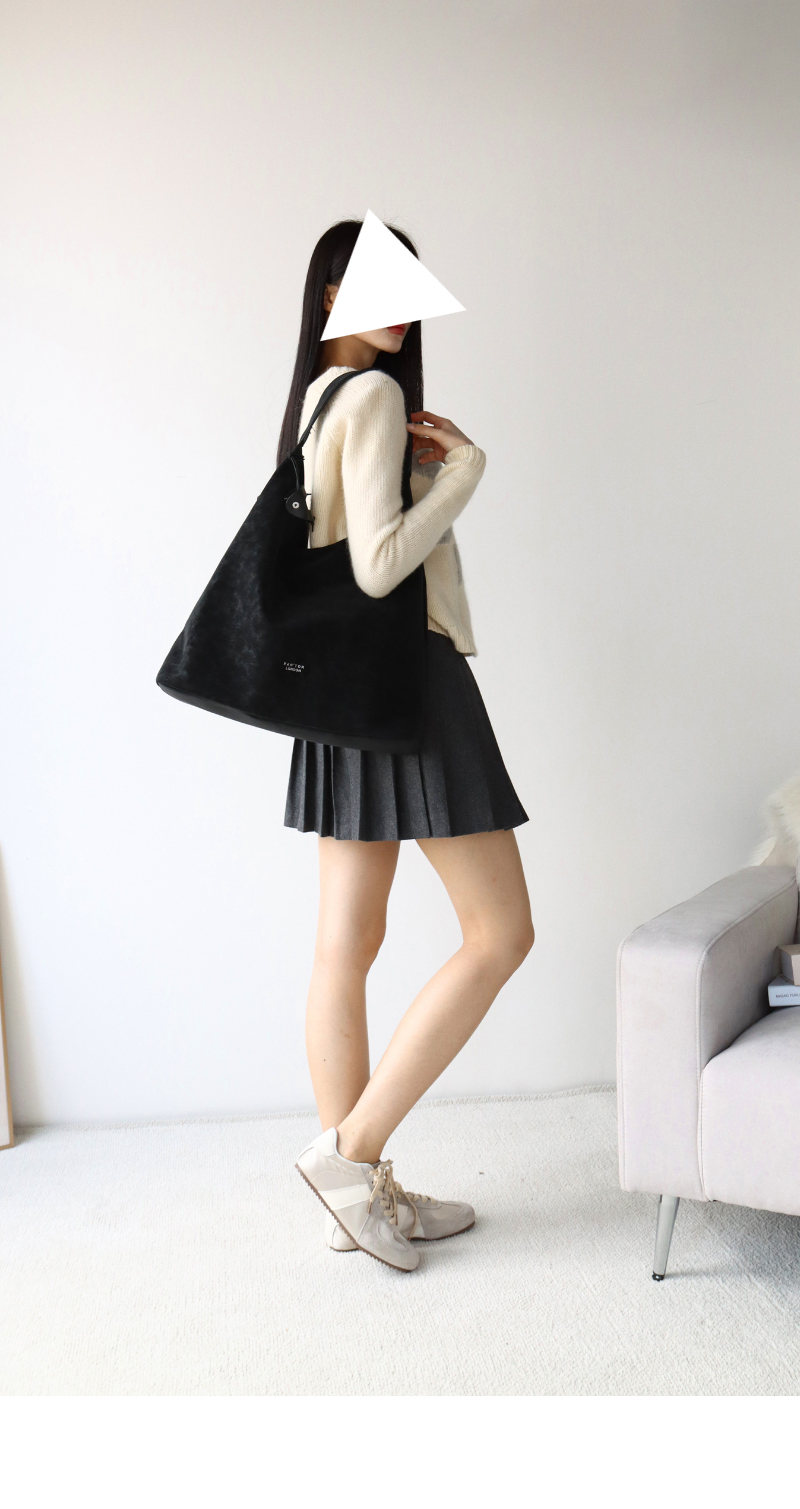 가방 모델 착용 이미지-S1L21