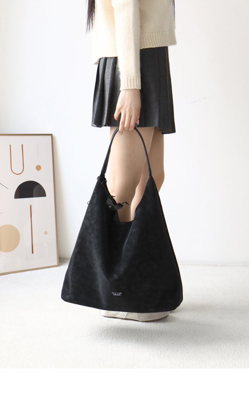 가방 모델 착용 이미지-S1L18