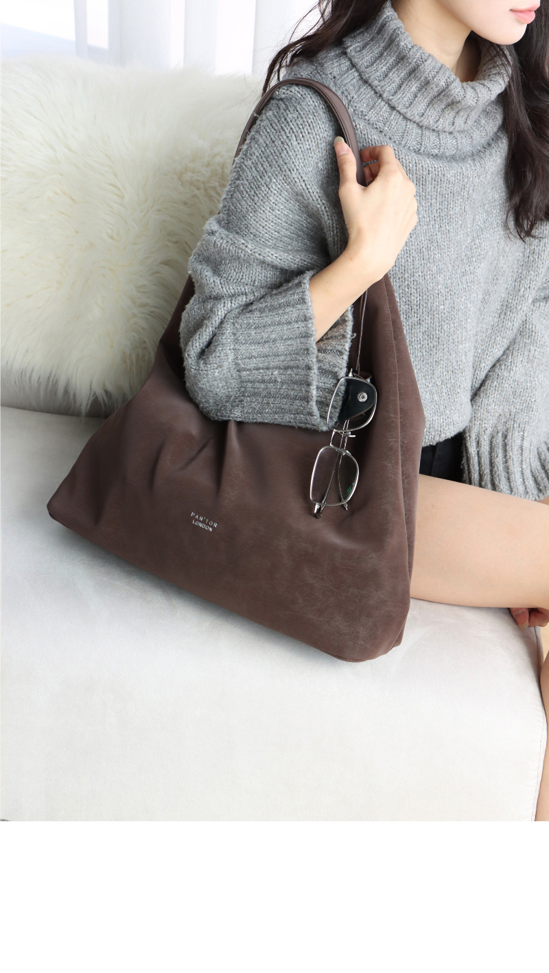 가방 모델 착용 이미지-S1L27