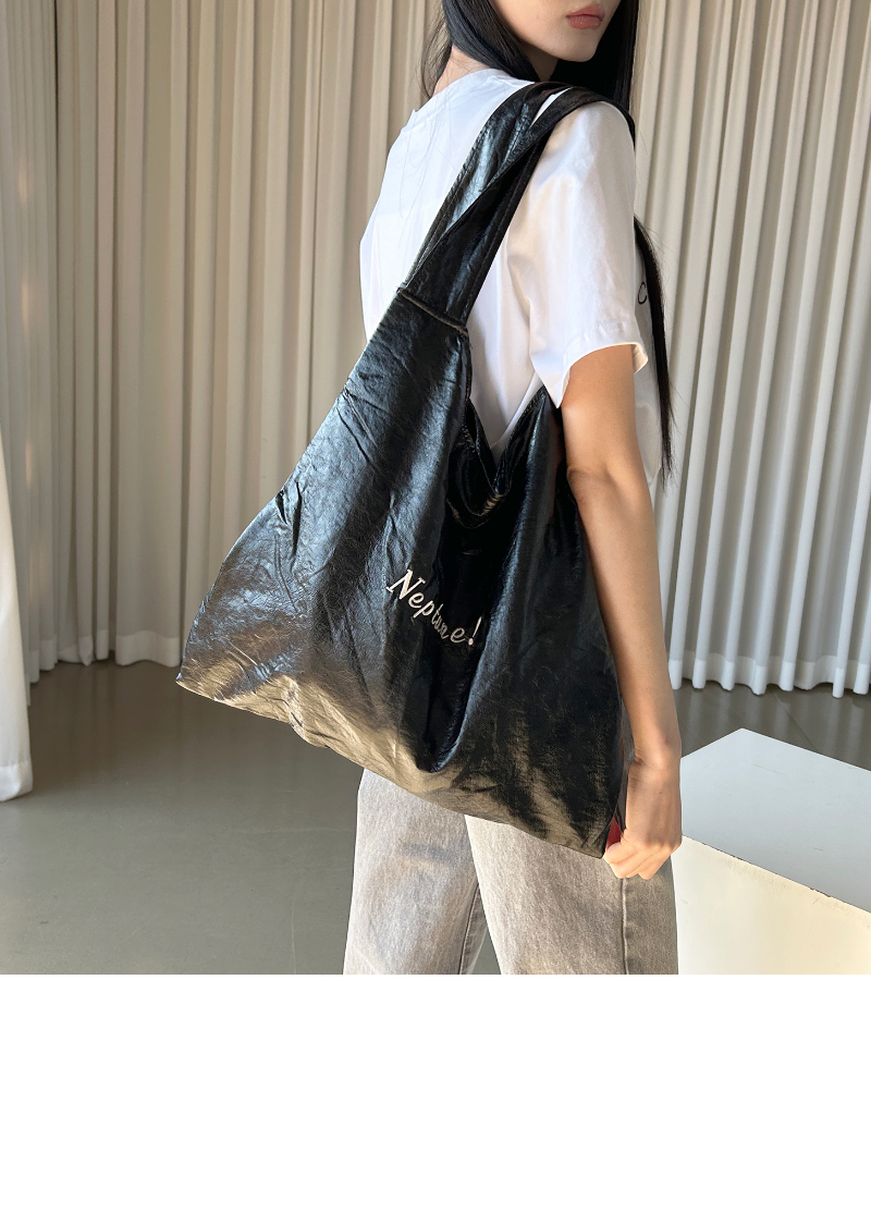 가방 모델 착용 이미지-S7L12