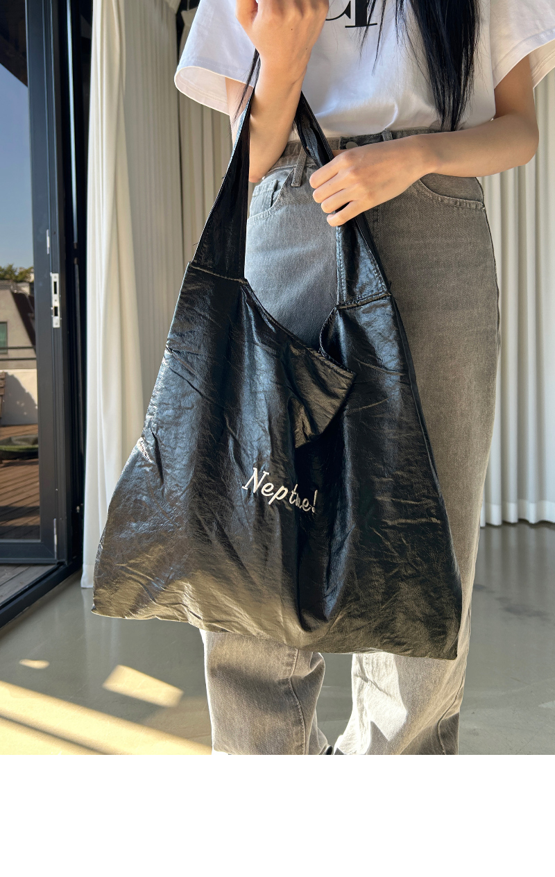 가방 모델 착용 이미지-S7L13