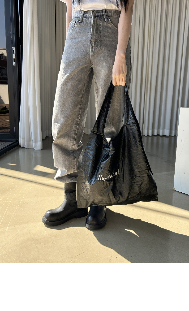 가방 모델 착용 이미지-S7L2