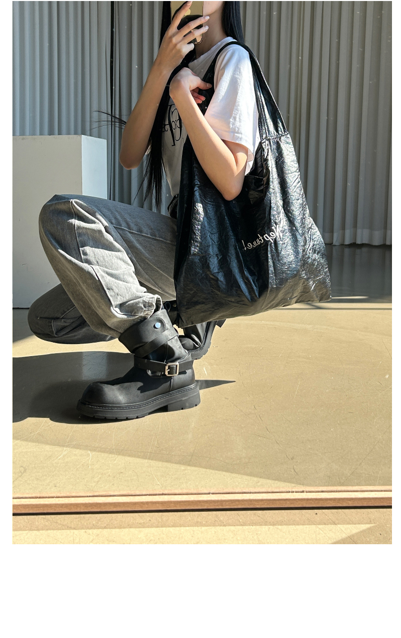 가방 모델 착용 이미지-S7L14