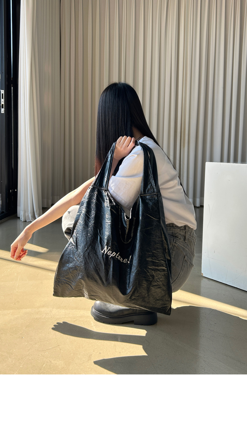 가방 모델 착용 이미지-S7L3