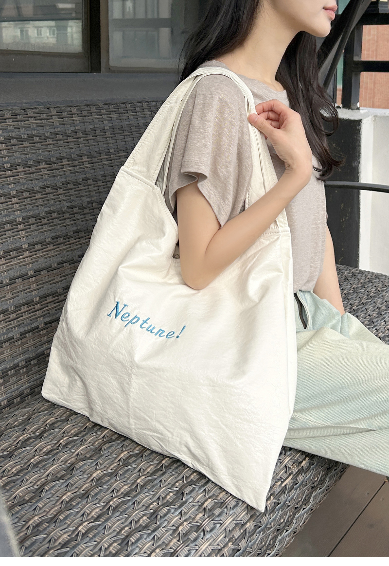 가방 모델 착용 이미지-S7L7