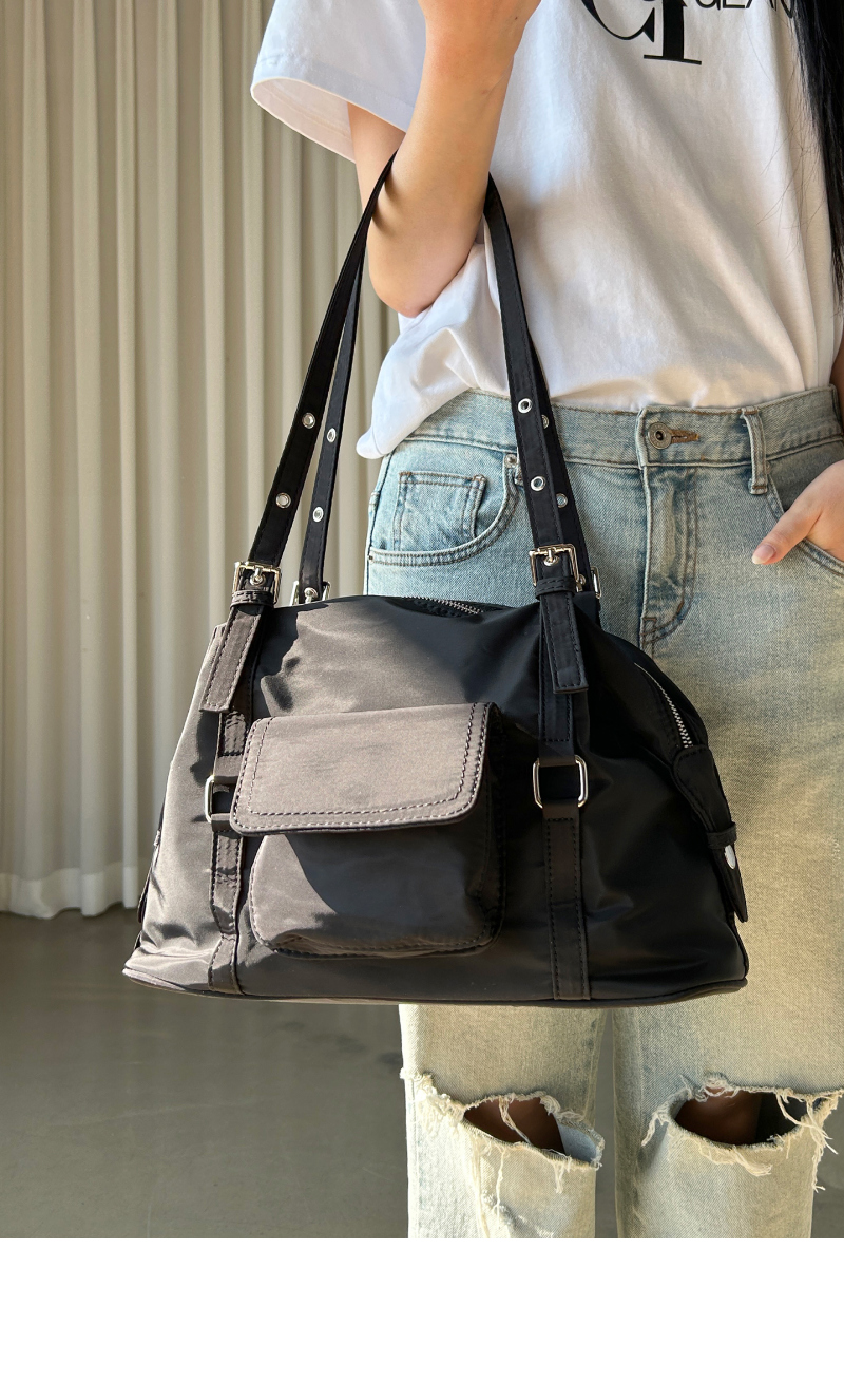 가방 모델 착용 이미지-S7L8