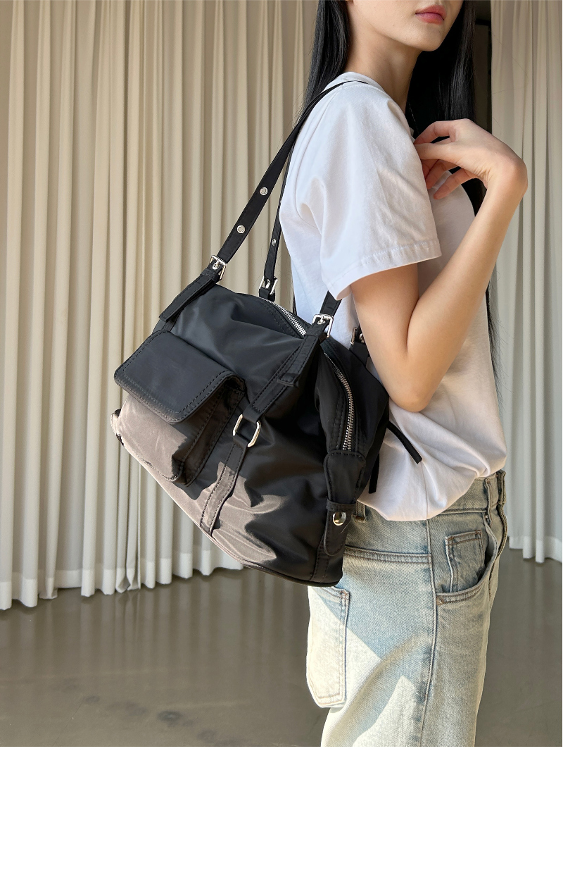 가방 모델 착용 이미지-S7L5