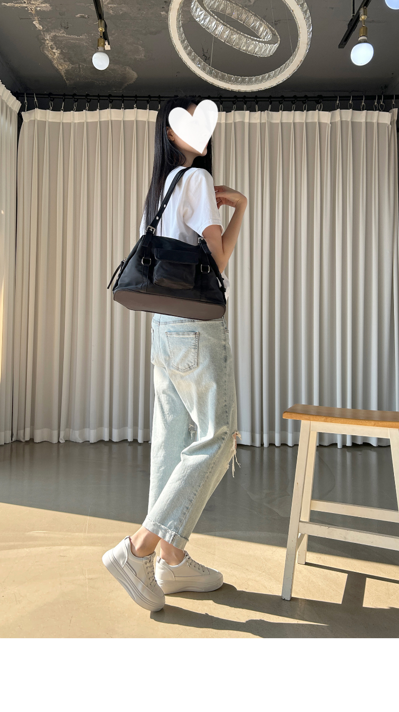 가방 모델 착용 이미지-S7L7