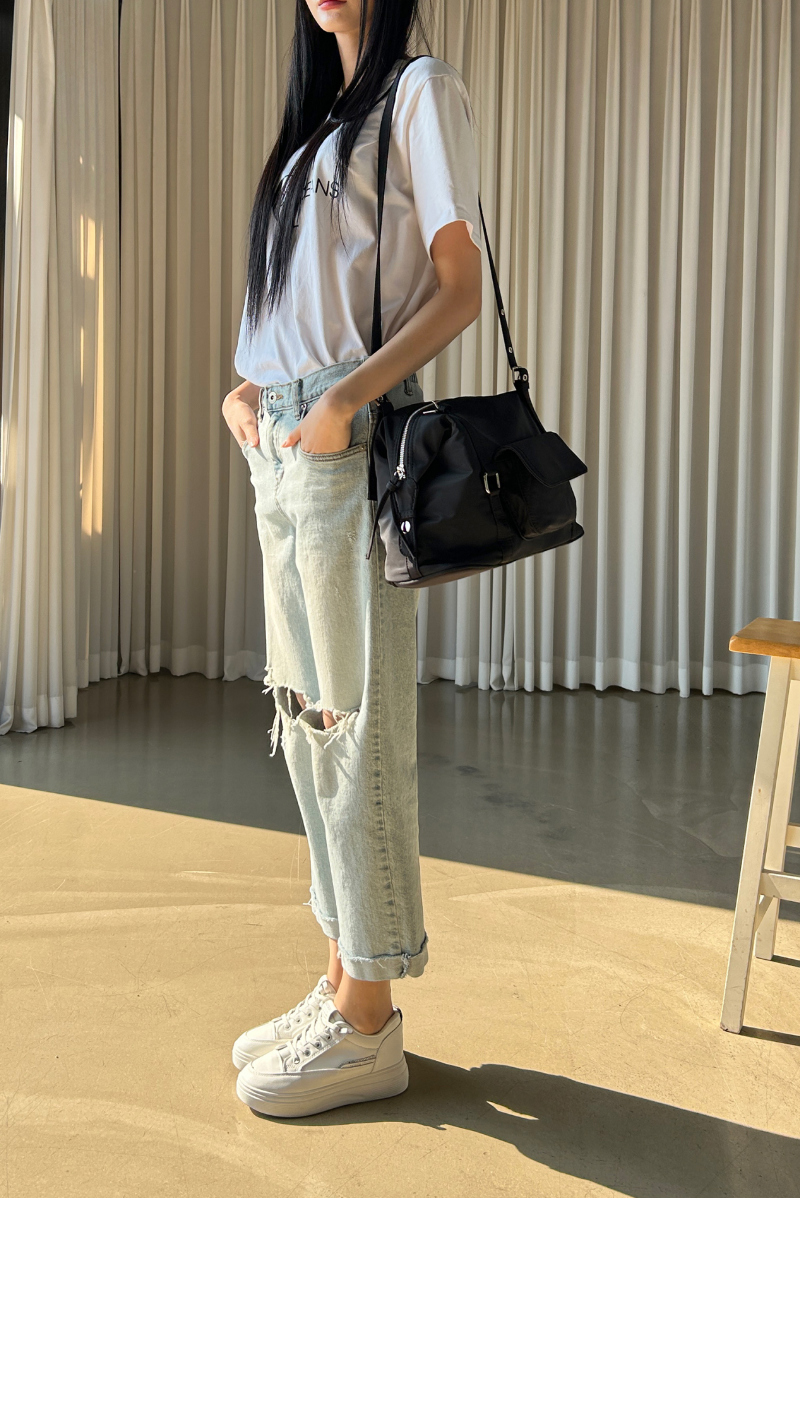 가방 모델 착용 이미지-S7L2