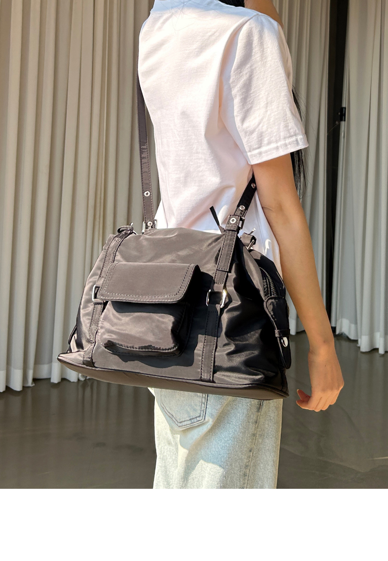 가방 모델 착용 이미지-S7L3