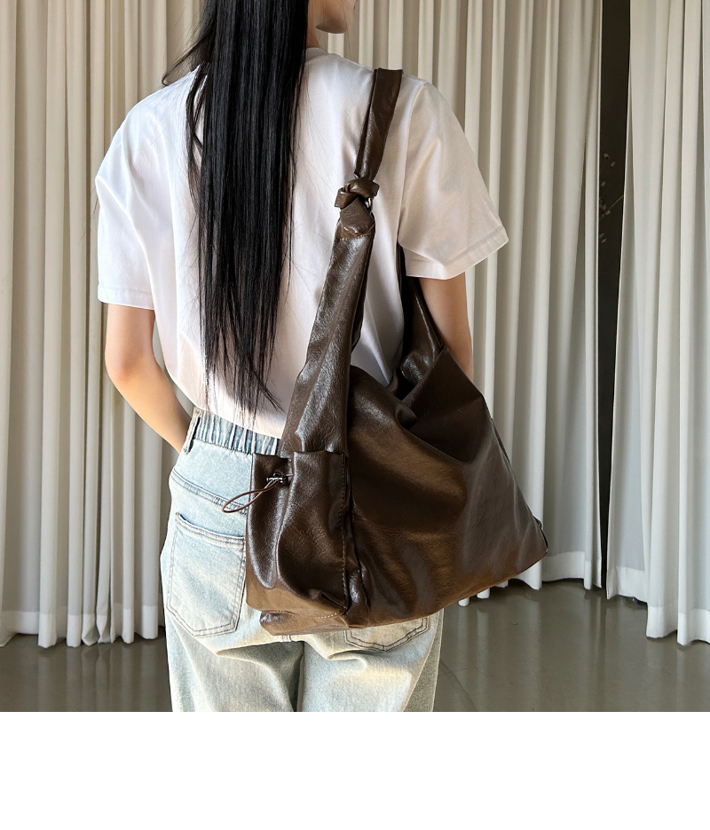 가방 모델 착용 이미지-S8L14