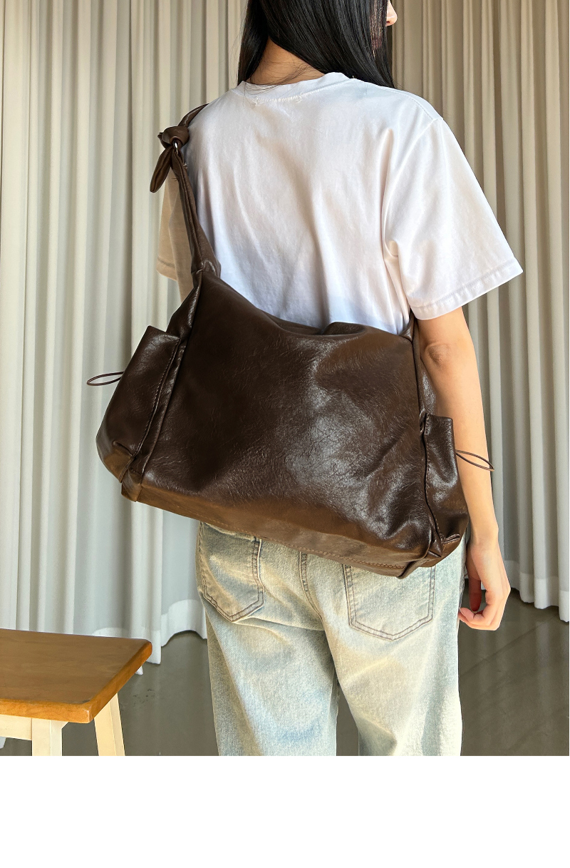 가방 모델 착용 이미지-S8L15