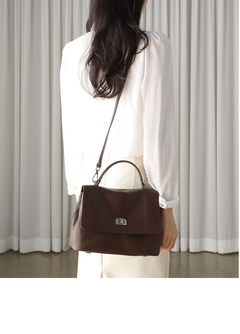 가방 모델 착용 이미지-S6L1