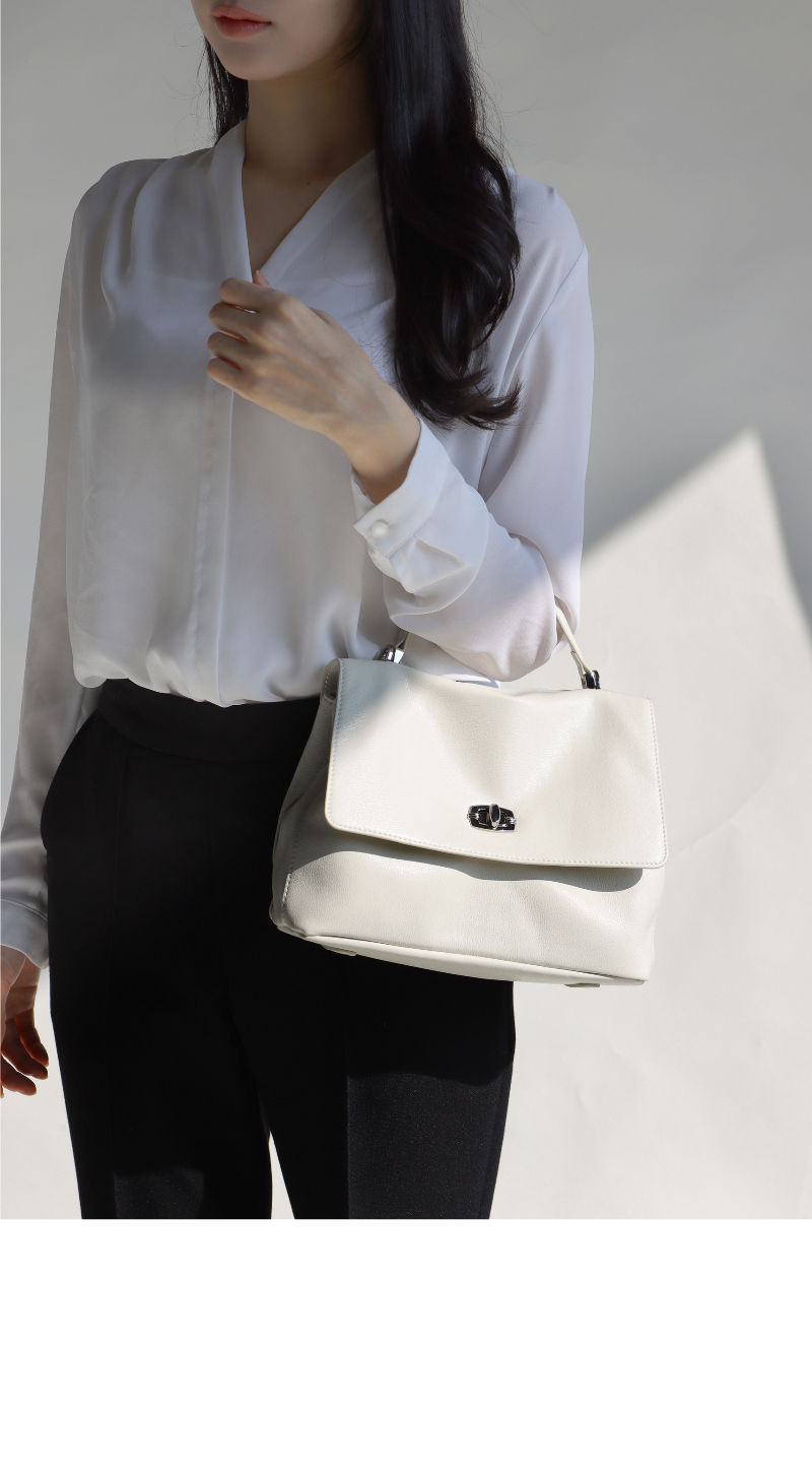 가방 모델 착용 이미지-S5L12