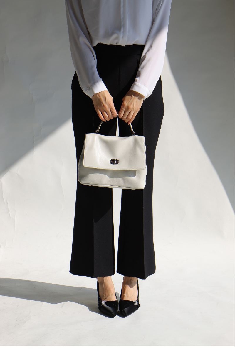 가방 모델 착용 이미지-S5L13