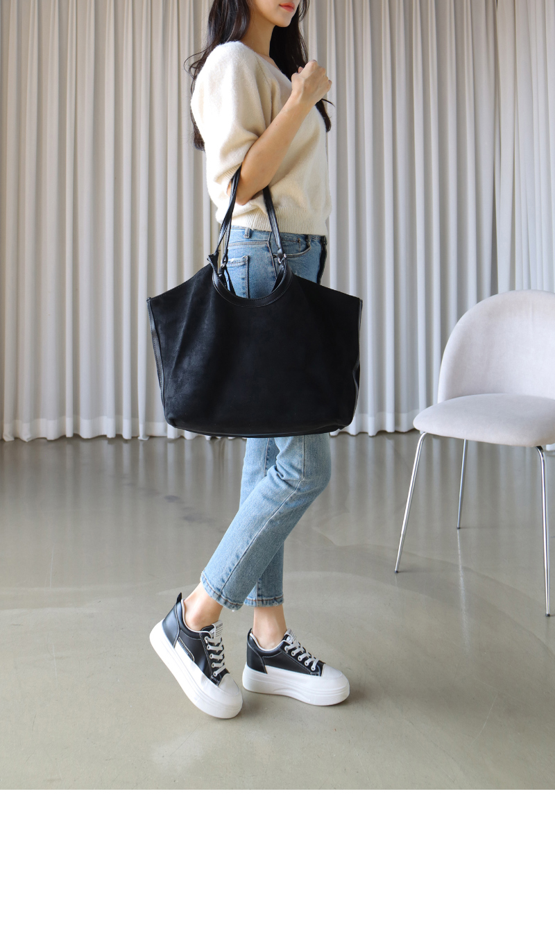 가방 모델 착용 이미지-S1L24