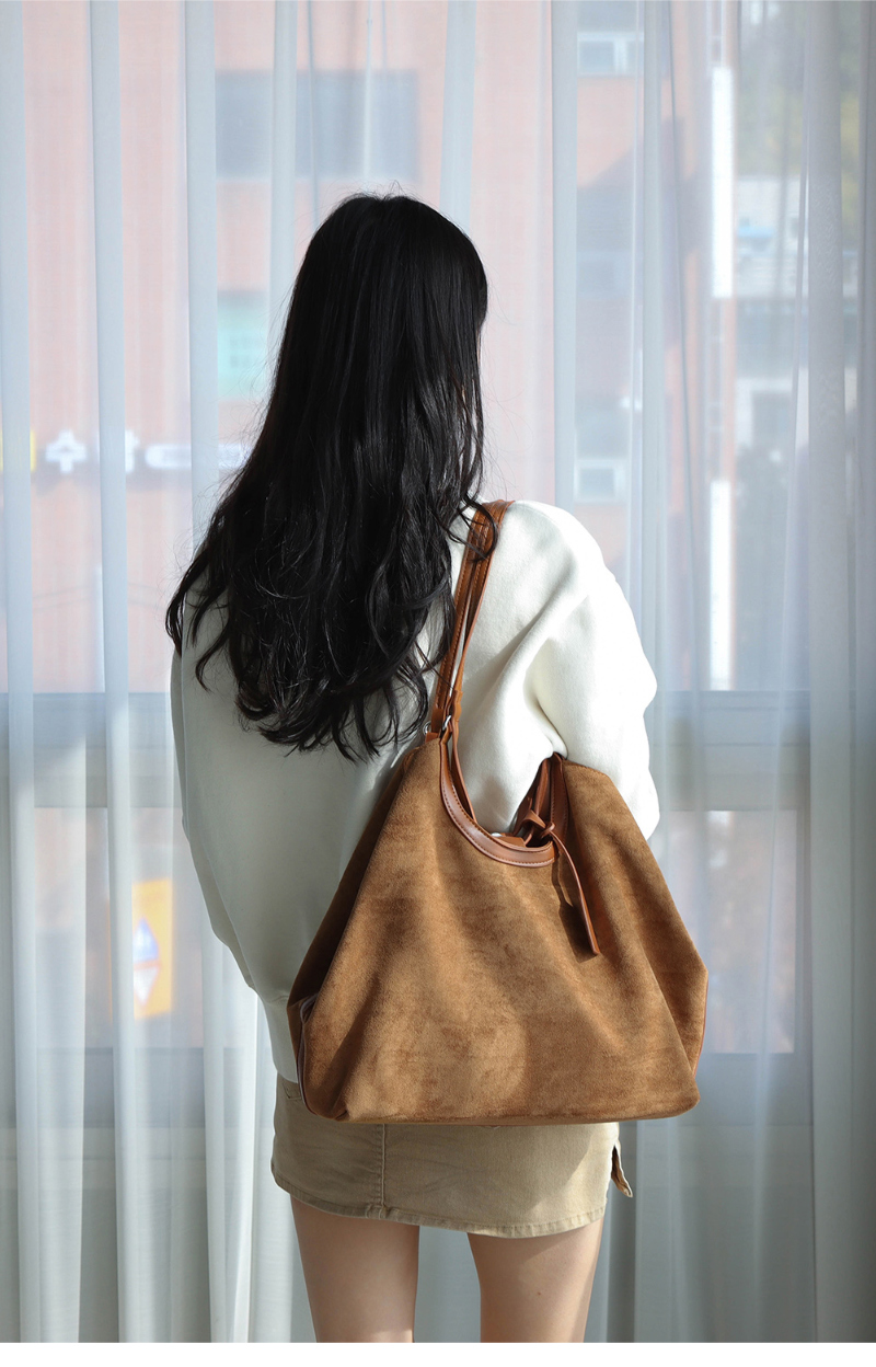 가방 모델 착용 이미지-S1L31