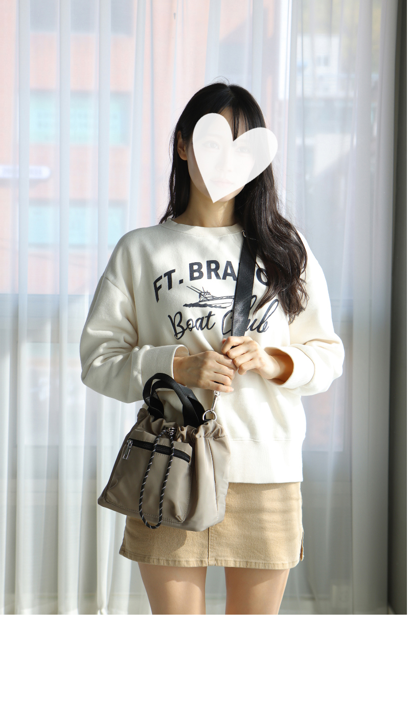 가방 모델 착용 이미지-S1L28