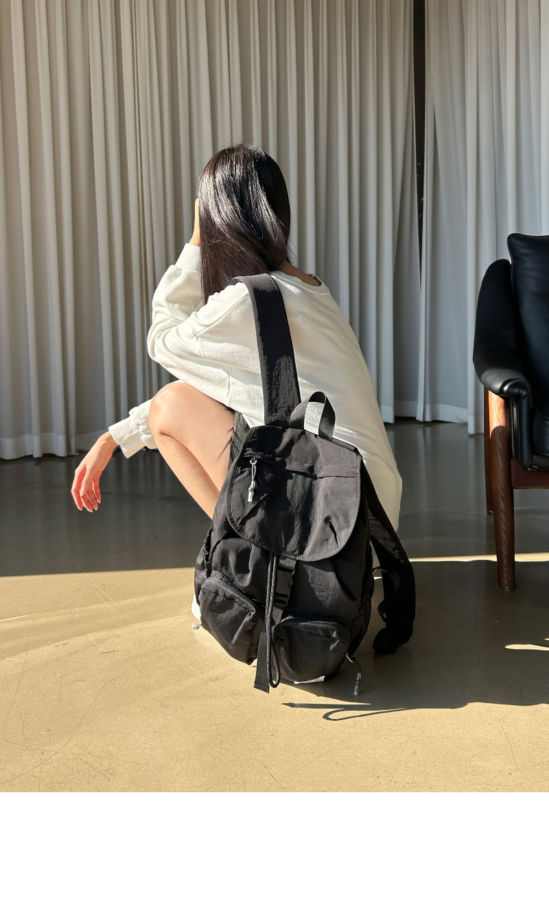 가방 모델 착용 이미지-S1L16